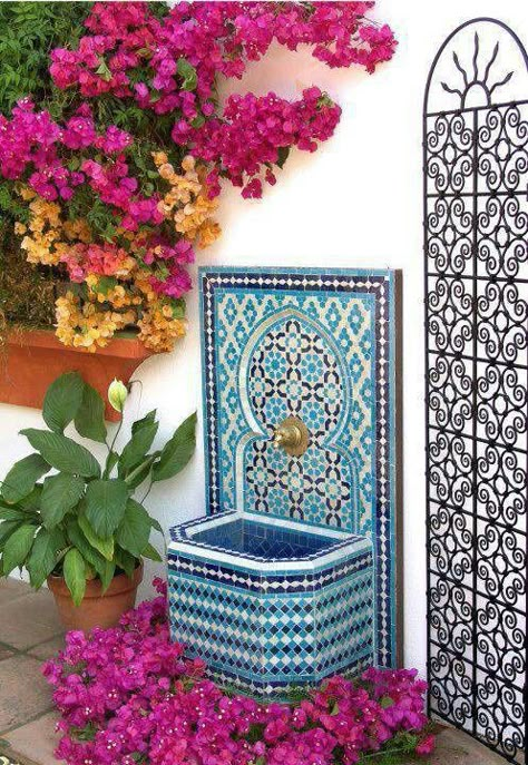 How pretty is this Moroccan outdoor fountain! Lovely. Moroccan Fountain, Moroccan Garden, Indoor Waterfall, Moroccan Interiors, Water Fountains Outdoor, Outdoor Fountain, Wall Fountain, Garden Fountain, Fountains Outdoor