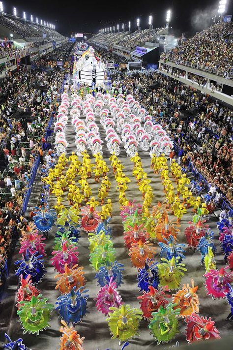 Planning to visit the Rio de Janeiro Carnival? Here’s everything you need to know - tickets, sambadrome, blocos and more. Rio Carnival Aesthetic, Carnaval Aesthetic, Carnival Rio, Carnival Brazil, Samba Music, Vienna Waits For You, South America Travel Destinations, Brazil Carnival, Rio Brazil