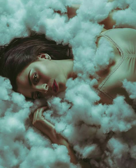 Dolly Parton Inspired Photoshoot, Clouds Aesthetic Photoshoot, Galaxy Themed Photoshoot, In The Clouds Photoshoot, Angel Photoshoot Ideas, Cloud Photoshoot Ideas, Galaxy Photoshoot, Cloud Shoot, Studio Photoshoot Ideas Creative