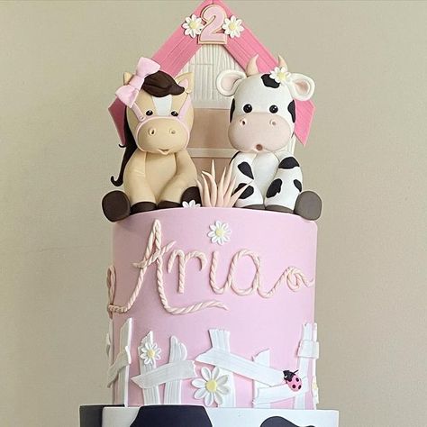 Pink Farm Birthday Party Cake, Pink Barnyard Cake Ideas, Pink Barnyard Cake, Pink Cow Cake 2nd Birthday, Pink Farm Cake 2nd Birthday, Farm Themed Cake, Farm Birthday Cake, Farm Birthday Cakes, Barnyard Theme