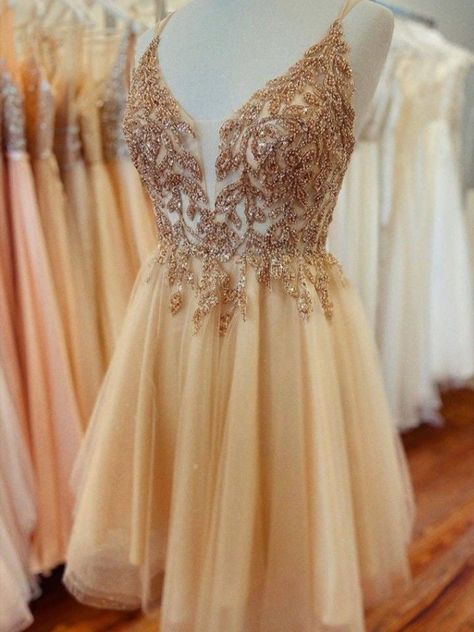 Golden Dress Short Wedding, Damas Dresses Champagne, Red And Gold Quinceanera Dresses For Damas, Damas Outfits Quinceanera Gold, Dama Gold Dresses, Dresses For Damas Quinceanera, Dama Dresses For Quince Gold, Dama Quinceanera, Quinceanera Dresses For Damas