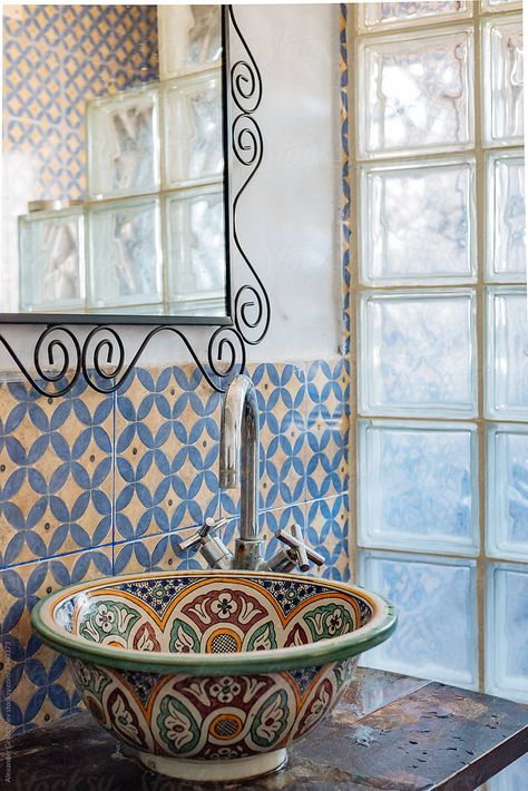 Marocco Kitchen Moroccan Style, Bathroom Ideas Moroccan Style, Algerian Bathroom, Morrocon Boho Bathroom, Moroccan Sink Bathroom, Bathroom Moroccan Tiles, Medeteranian Bathroom, Paint Colors Small Bathroom, Marocco Bathroom