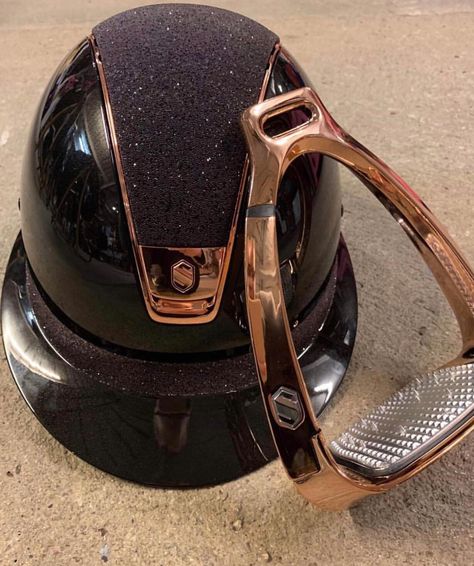 Dressage Tack, English Horse Tack, Horse Riding Aesthetic, Equestrian Outfit, Dream Horse Barns, Horse Barn Plans, Horse Riding Outfit, Horse Story, Equestrian Aesthetic