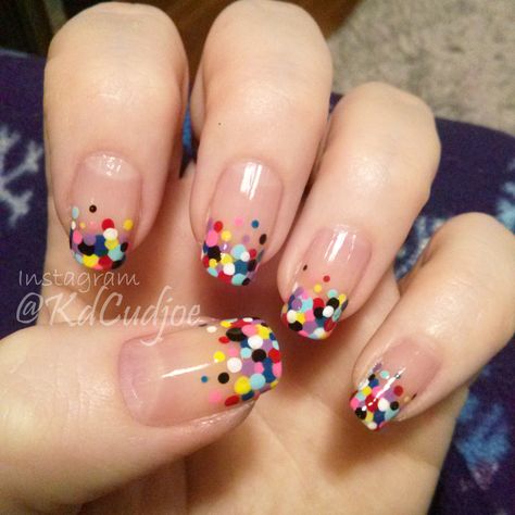 Confetti Nails Birthday, Nail Art Confetti, Rainbow Dots Nails, Donut Sprinkle Nails, Celebration Nail Art, Nail Art Birthday Ideas, Confetti Nail Art, Sprinkle Nail Art, Confetti Nails Acrylic