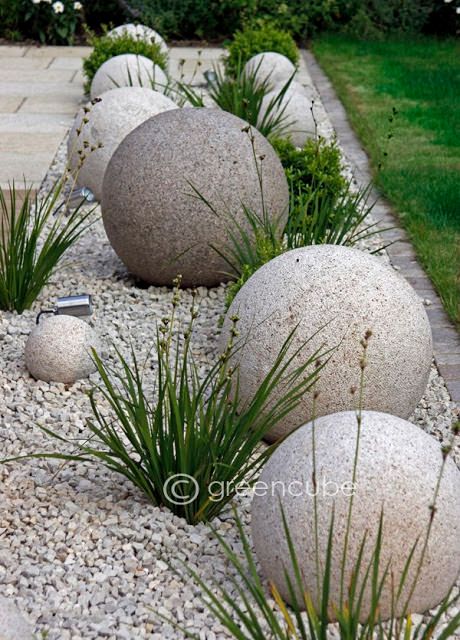 Cool and Unique DIY Garden Globes | The Garden Glove Front Yards Curb Appeal, Modern Courtyard, Garden Spheres, Garden Globes, Garden Balls, Rock Garden Landscaping, Concrete Garden, Contemporary Garden, Landscaping Tips