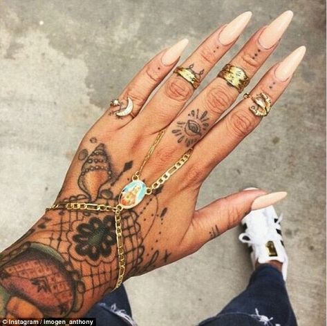 Tattooed Hands, Nail Time, Nail Tattoo, Color Nails, Nail Ring, Pretty Hands, Hand Tattoo, Ink Ideas, Piercing Tattoo