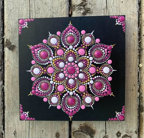 Dot Painting On Square Canvas, Square Dot Painting, Pink Dot Mandala, Mandela Art Design, Square Mandala Art, Canvas Mandala Painting, Mandala Dot Painting Canvas, Dot Mandala Art For Beginners, Canvas Dot Painting