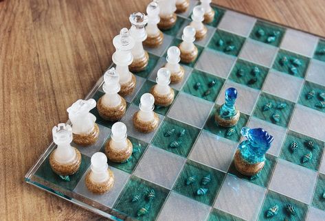 Resin Chess Board, Diy Chess Set, Resin Chess Set, Themed Chess Sets, Luxury Chess Sets, Whiskey Lover Gifts, Board Game Table, Crystal Aesthetic, Diy Resin Art