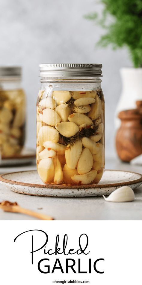 Quick Pickle Recipe, Bulgarian Food, Pickled Garlic, Raw Garlic, Green Veggies, Garlic Pasta, Garlic Recipes, Pickling Recipes, Food Words