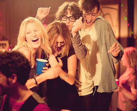 LOL (Ashley Hinshaw, Miley Cyrus, Adam Sevani, & Douglas Booth) Lol Movie Miley Cyrus Aesthetic, Lol Movie Miley Cyrus, Lol Movie, Adam Sevani, Ashley Hinshaw, Old Miley Cyrus, Douglas Booth, Laughing Out Loud, Movie Party