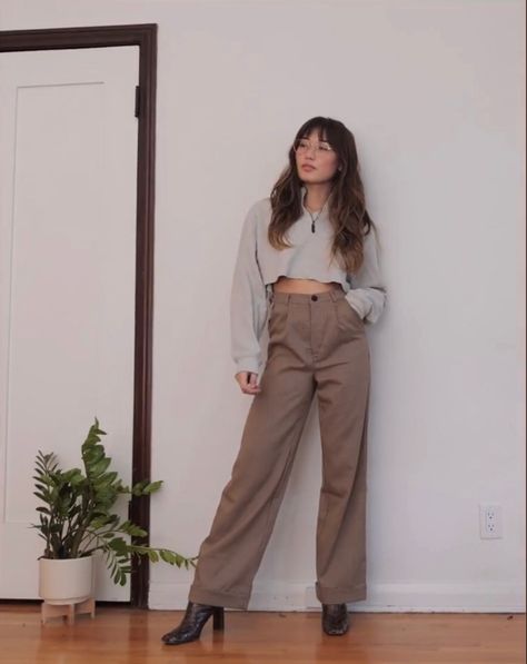 Brown Pants Outfit For Women, Outfit With Green Cargo Pants, Bestdressed Ashley Outfits, Pants Outfit For Women, Bestdressed Ashley, Outfits With Cargo Pants, Pant Outfits For Women, Brown Pants Outfit, Corduroy Pants Outfit