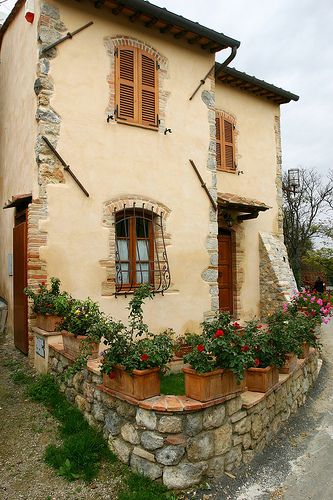 Tuscan Cottage ~ Maybe adding some rustic stones to corner edges would make the exterior stucco not so bland Tuscan Cottage, Exterior Stucco, Toscana Italia, Tuscan Design, Under The Tuscan Sun, Mediterranean Home Decor, Tuscan House, Casas Coloniales, Rustic Stone