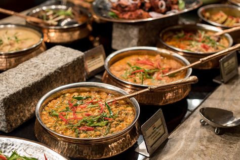 Irresistible Punjabi Wedding Menu That You Cannot Afford To Miss ⋆ The Stuff of Success Indian Food Wedding Buffet, Indian Buffet Wedding, Wedding Buffet Indian, Wedding Food Indian, Shaadi Food, Indian Food Wedding, Indian Food Buffet, Buffet Decorations, Indian Wedding Food