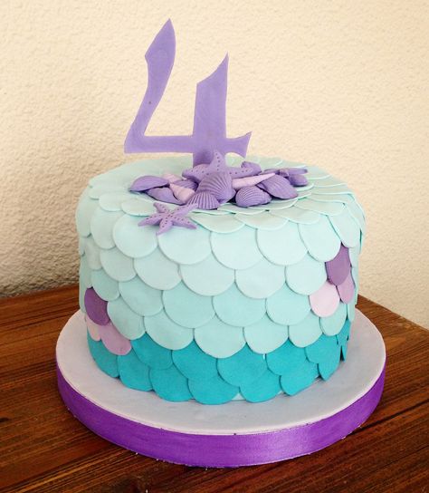 Little Mermaid Cake Little Mermaid Birthday Party Cake, Princess Ariel Cake, Mermaid Birthday Party Cake, Fondant Shells, Cake Minimalist, Frozen Birthday Decorations, Mermaid Pirate Party, Little Mermaid Birthday Party, Little Mermaid Cake