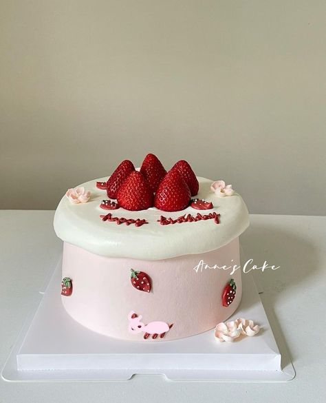 annefreshing Chiffon Birthday Cake, 20th Birthday Ideas, Pastel Cakes, Beautiful Cake Designs, Christmas Baking Recipes, Mini Cakes Birthday, Cake Candy, Cute Cottage, Bento Cake