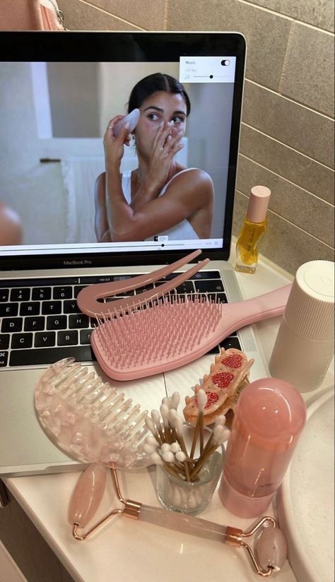 self care girlhood. follow for more!! 🤍 Girly Vibes, Pinterest Contest, Fake People, Healthy Girl, Pink Girly Things, Healthy Lifestyle Inspiration, روتين العناية بالبشرة, Night Routine, Girls Life