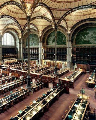 Bibliothèque Nationale de France, Paris : site Richelieu-Louvois. La salle de lecture Labrouste  créée par Henri Labrouste en 1854. La salle ovale à quant a elle été faite par Jean-Louis Pascal en 1975. Henri Labrouste, Lots Of Books, Beautiful Library, Reading Room, Paris Travel, To Study, Somerset, Bookstore, Tao