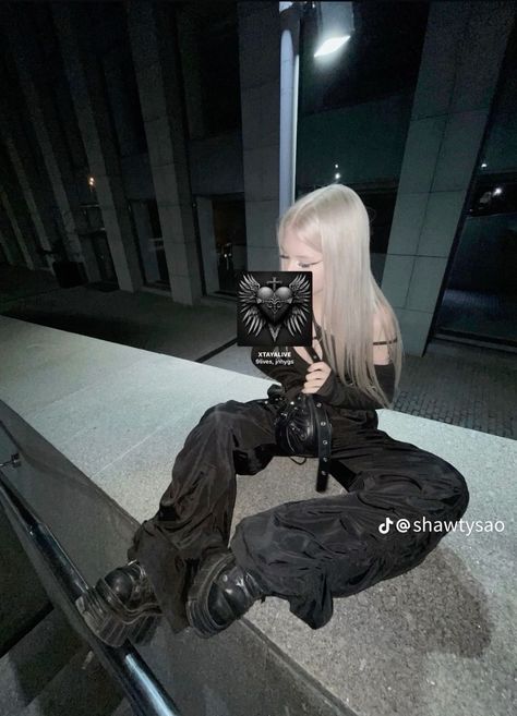 Platform Outfits, Platform Boots Outfit, Blonde Goth, Metal Outfit, New Rock Boots, Rock Boots, Aesthetic Grunge Outfit, Dark Look, Black Platform Boots