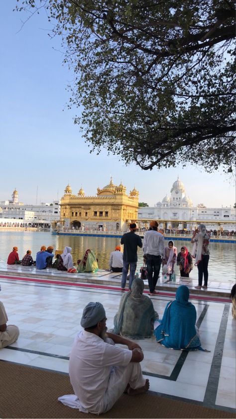 Amritsar Golden Temple Photography, Golden Temple Photography, Iphone Wallpaper Photography, Sikh Quotes, Travel Pose, Temple Photography, Wallpaper Photography, Cars Brand, Guru Pics