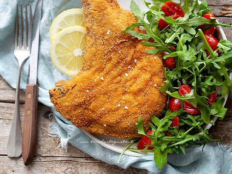 Cotoletta alla milanese: la Ricetta originale della Costoletta alla milanese Milanese Recipe, National Dish, Homemade Food, Recipe Ideas, Chicken Wings, Homemade Recipes, Tik Tok, Meat, Chicken