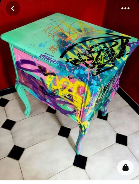 Funky Painted Furniture & Tools, Graffiti Art Furniture, Graffiti Furniture Ideas, Street Art Decor, Hiphop Room Decor, Murals Street Art Creative, Graffiti Room Ideas, Graffiti Bedroom Ideas, Hiphop Room