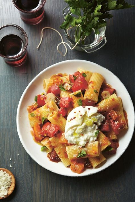 Cook These Classic Italian Recipes When Dreaming Of Italy Heirloom Tomato Sauce, Burrata Pasta, Pasta And Sauce, Signature Recipes, Burrata Recipe, Heirloom Tomato, Tomato Pasta, Rigatoni, Heirloom Tomatoes