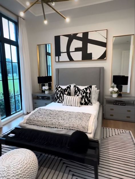 Luxury Apartment Bedroom Master Suite, Alexa In Kitchen Decor, Black Gray Cream Bedroom, Bedroom Decor White And Gold, Room Ideas Aesthetic Black Furniture, Black And Creme Bedroom, Bedroom Decor Black And Gold, Classy Bedroom Ideas For Women Luxury, Gray Black White Bedroom