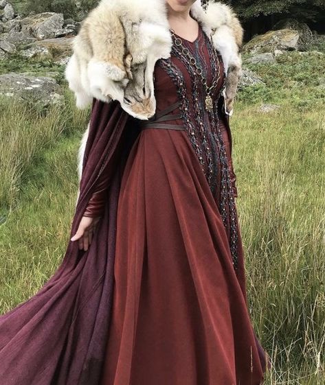 Gunnhild Vikings, Viking Yule, Lotr Oc, Asoiaf Fashion, Tangled Wedding, Historical Clothes, Viking Dress, Viking Wedding, Hollywood Costume