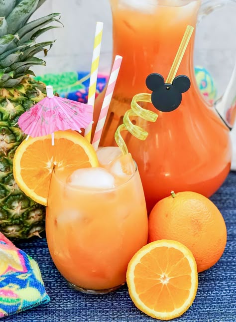 Pog Juice Recipe, Disney Drinks Nonalcoholic, Pog Juice, Juice Ice Cubes, Breakfast Juice, Pitcher Drinks, Chef Mickey, Disney Polynesian, Guava Juice