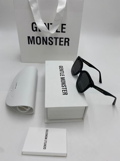 Sunglasses Packaging Design, Eyewear Packaging, Creative Sunglasses, Sunglasses Packaging, Gentle Monster Sunglasses, Elegant Sunglasses, Smart Packaging, Customized Packaging, Sunglasses Box