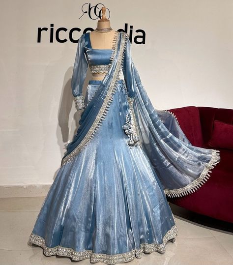 Lehenga Designs Heavy, Deep Blue Lehenga, Lengha Saree Style, Bridesmaid Lehanga Ideas, Navy Blue Indian Outfits, Marriage Outfits For Women, Indian Reception Outfit Bridal, Simple Lehenga Designs Classy, Anarkali Outfit