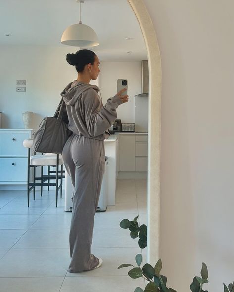 loungewear, activewear, athleisure, girl, rest day, gym Gym Rest Day, Street Lounge Wear, Lounge Wear Outfits, Running Errands Outfit, Errands Outfit, Loungewear Outfits, Rest Day, Lounge Outfit, Gym Outfits