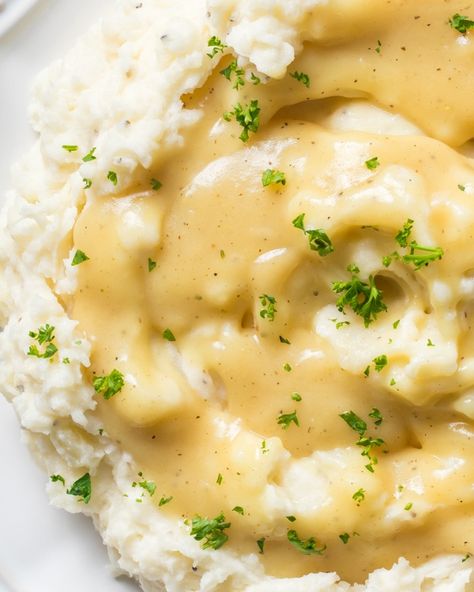 Mashed Potatoes And Gravy Easy Gravy For Mashed Potatoes, Home Made Gravy For Mashed Potatoes, Mashed Potatoes And Gravy Recipe, Potatoes And Gravy Recipe, Simple Mashed Potatoes, Gravy Recipe No Drippings, Home Made Gravy, Ultimate Mashed Potatoes, Gravy For Mashed Potatoes