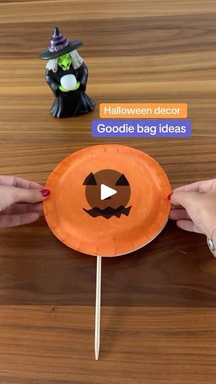 Halloween Candy Bag Ideas For School, Halloween Bags For Kids School, Halloween Candy Bags Diy, Halloween Goodie Bags For Kids School, Halloween Candy Bag Diy, Halloween Goodie Bag Ideas, Diy Halloween Goodie Bags, Kid Halloween Treat Bags, Goodie Bag Ideas