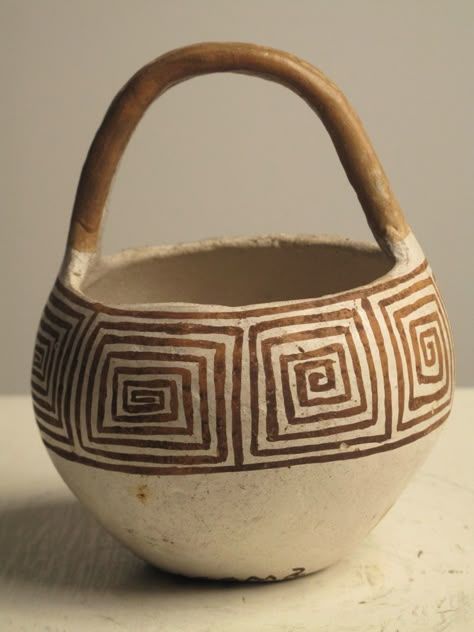 African Pottery, Southwest Pottery, Native Pottery, American Indian Pottery, Istoria Artei, Indian Pottery, Pottery Form, Pueblo Pottery, Traditional Pottery