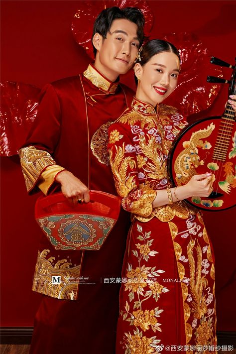 Cheongsam Photoshoot, Chinese Prewedding, Chinese Wedding Photos, Chinese Wedding Dress Traditional, Chinese Wedding Decor, Chinese Bride, Traditional Chinese Clothing, Pre Wedding Photoshoot Outfit, Pre Wedding Shoot Ideas