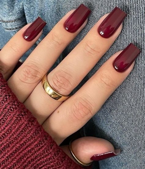 Back To School Nails Black, Aesthetic Nails Acrylic Almond, D Initial On Nails, Coffin Nails Aesthetic, Summer Nails Dark, Black Cherry Nail Color, Almond Nails Autumn, Summer Nails Short Nails, Black Women Nails