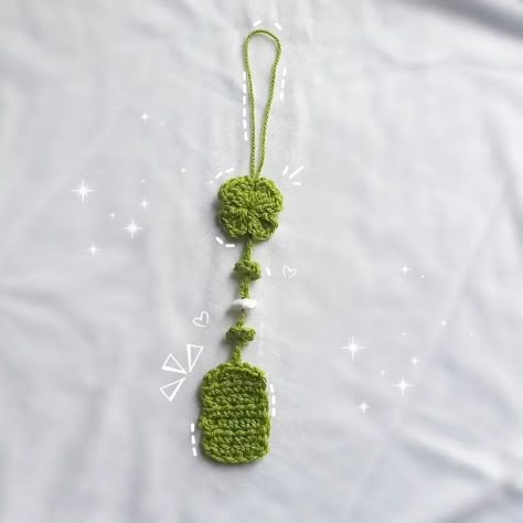 Clover Crochet, Charm Crochet, Second Account, Clover Charm, Crochet Headband, Book Nooks, Cute Crochet, Crochet Ideas, Art Project