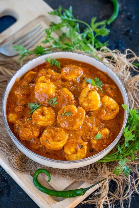 Make this flavor-packed North Indian Style Shrimp Masala Curry (Prawn Masala) in under 30 minutes using my easy recipe. Serve it with any Indian bread or rice for a hearty meal. Shrimp Masala, Prawn Gravy, Prawn Masala, Coconut Curry Shrimp, Green Chili Sauce, Karahi Recipe, Food Fusion, Marinated Shrimp, Yummy Seafood