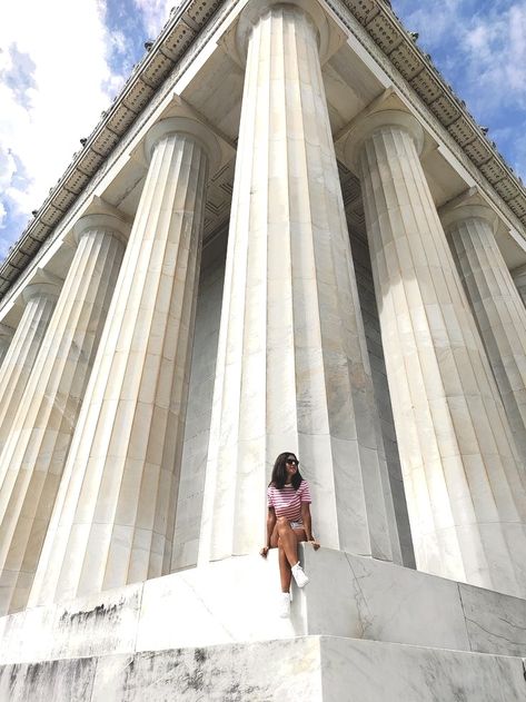 Photo Ideas In Washington Dc, Lincoln Memorial Aesthetic, Washing Dc Outfits, Washington Dc Vacation Outfits, Washington Picture Ideas, Dc Photoshoot Locations, Washington Photo Ideas, Washington Dc Poses, Lincoln Memorial Photoshoot