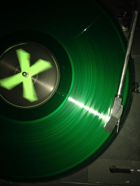 Ed Sheeran Green Music Aesthetic, Ed Sheeran Vinyl, Whats Wallpaper, Iphone Wallpaper Music, Vinyl Aesthetic, Rockstar Aesthetic, Dark Green Aesthetic, Music Album Cover, Mountain Dew