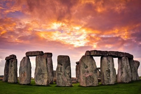 Stonehenge, England Amesbury England, Stonehenge England, Best Hd Background, Stone Age Art, Ancient Ireland, History Painting, Architectural Sketch, Art Sites, Still Life Art