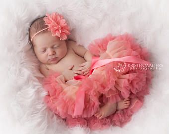 Tutu For Baby, Coral Cake, Baby First Outfit, Newborn Tutu, First Birthday Outfit Girl, Foto Newborn, Newborn Pics, Baby Poses, Newborn Baby Photos