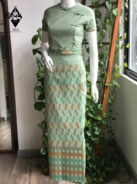 Myanmar Kachin Dress Design, Kachin Dress Design, Kachin Dress, Earth Federation, Burmese Dress, Myanmar Clothes, Burmese Clothing, Traditional Dresses Designs, Mommy Outfits