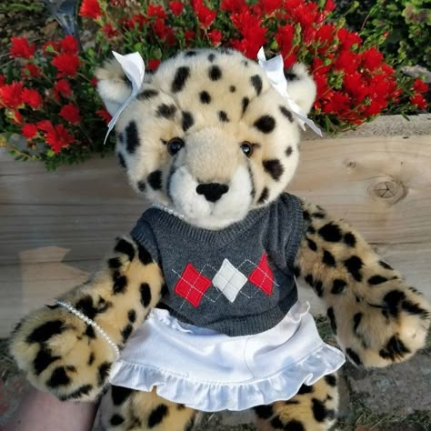 Build a bear cheetah wearing a preppy girl outfit Build A Bear Aesthetic, Plushie Clothes, Coolest Photos, Build A Bear Clothes, Indie Decor, Cheetah Style, Build A Bear Outfits, Teddy Bear Clothes, Bear Outfits