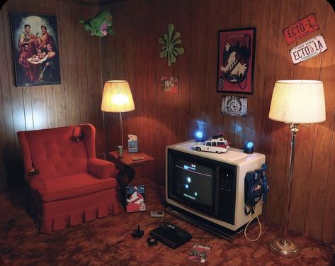 Room Aesthetic Wallpaper, 80s Living Room Aesthetic, 80s Living Room, 90s Living Room, Retro Basement, Retro Room Ideas, 80s Room, Living Room Aesthetic, 80s Interior