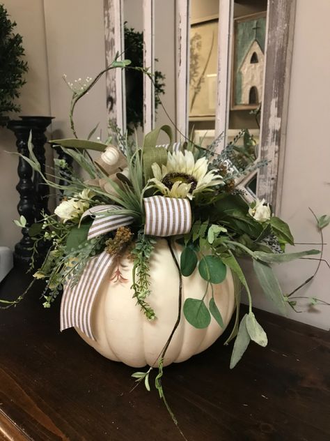 Silver Pumpkin Decor, Pumpkin Floral Centerpieces, Decorating With Pumpkins, Fall Crafts Decorations, Pumpkin Floral Arrangements, Fall Lanterns, Fall Pumpkin Centerpieces, Fall Decor Wreaths, Fall Pumpkin Crafts