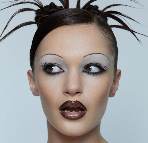 Spidery Lashes, Y2k Makeup, Makeup Icons, 90s Makeup, Iconic London, Skin Tint, Emo Makeup, Brow Pomade, Dark Makeup