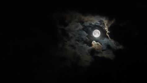 super moon Ios 7 Wallpaper, Music Painting, Cool Backgrounds Wallpapers, Cool Small Tattoos, Shadow Pictures, Moon Photography, Dark Pictures, Watch Wallpaper, Apple Watch Wallpaper