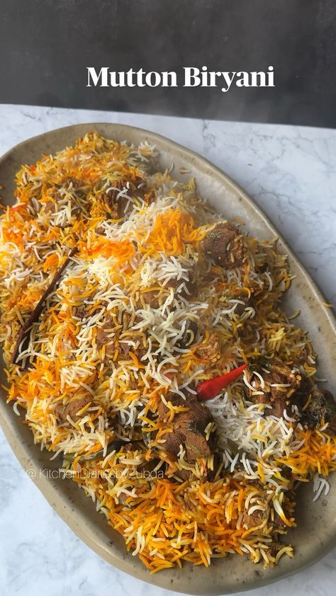 Mutton Biryani Recipe, Biryani Recipes, Chicken Starter Recipes, Desi Khana, Mutton Biryani, Chicken Biryani Recipe, Arabian Food, Friends Together, Spicy Chicken Recipes